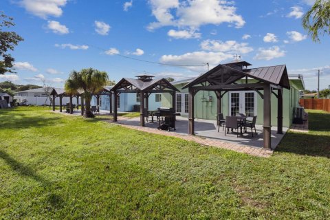 Commercial property in Delray Beach, Florida 273.5 sq.m. № 2383284 - photo 14