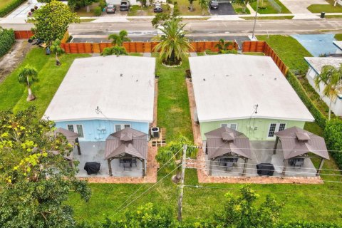 Commercial property in Delray Beach, Florida 273.5 sq.m. № 2383284 - photo 3