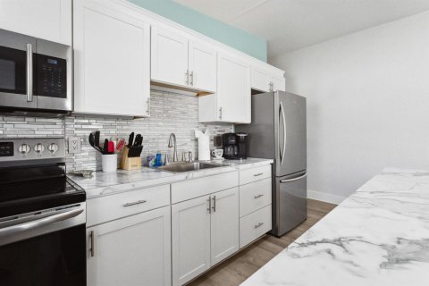 Commercial property in Delray Beach, Florida 273.5 sq.m. № 2383284 - photo 17