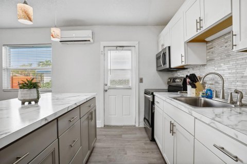 Commercial property in Delray Beach, Florida 273.5 sq.m. № 2383284 - photo 18