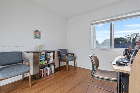 Townhouse in Pembroke Pines, Florida 3 bedrooms, 126.44 sq.m. № 1887227 - photo 20