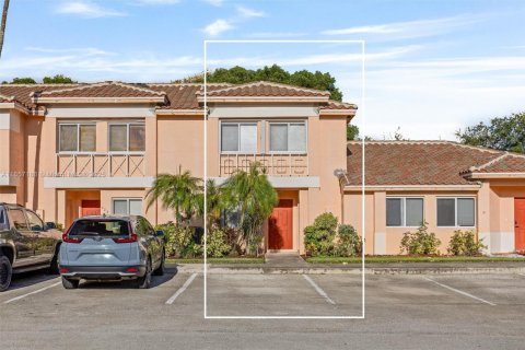 Townhouse in Pembroke Pines, Florida 3 bedrooms, 126.44 sq.m. № 1887227 - photo 3