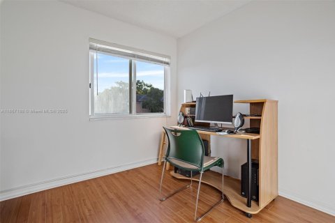 Townhouse in Pembroke Pines, Florida 3 bedrooms, 126.44 sq.m. № 1887227 - photo 21