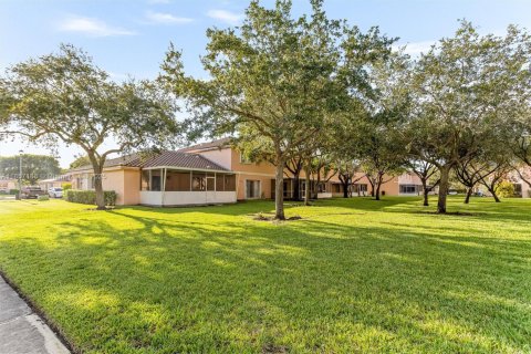 Townhouse in Pembroke Pines, Florida 3 bedrooms, 126.44 sq.m. № 1887227 - photo 4