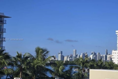 Condo in Miami Beach, Florida, 1 bedroom  № 2002461 - photo 9