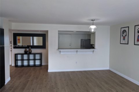 Condo in Miami Beach, Florida, 1 bedroom  № 2002461 - photo 3