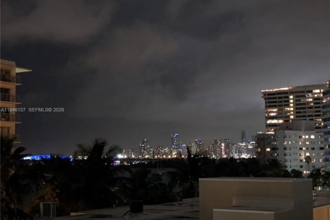 Condo in Miami Beach, Florida, 1 bedroom  № 2002461 - photo 10