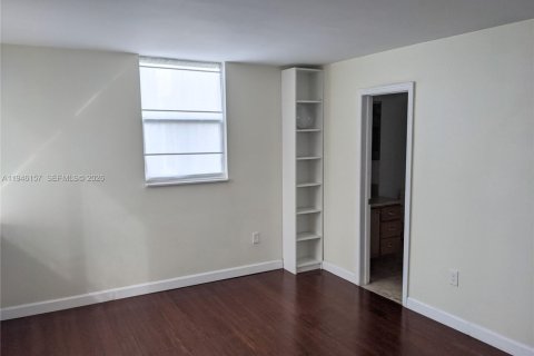 Condo in Miami Beach, Florida, 1 bedroom  № 2002461 - photo 5