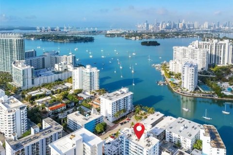 Condo in Miami Beach, Florida, 1 bedroom  № 2002461 - photo 14