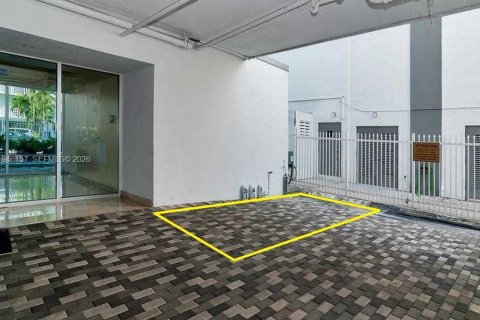 Condo in Miami Beach, Florida, 1 bedroom  № 2002461 - photo 12