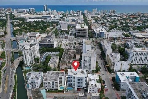 Condo in Miami Beach, Florida, 1 bedroom  № 2002461 - photo 13