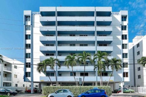 Condo in Miami Beach, Florida, 1 bedroom  № 2002461