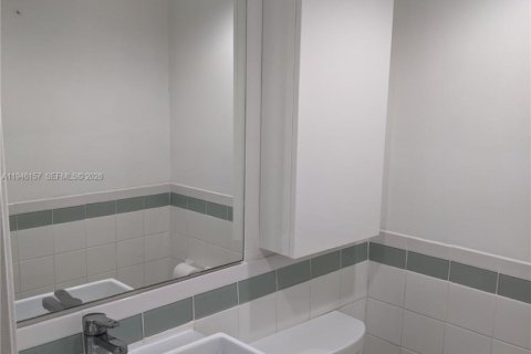 Condo in Miami Beach, Florida, 1 bedroom  № 2002461 - photo 8