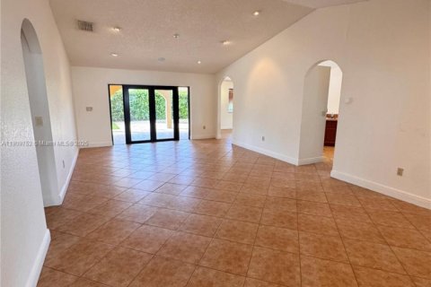 Villa ou maison à louer à Miami, Floride: 4 chambres, 177.26 m2 № 1966352 - photo 10