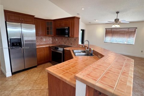 Villa ou maison à louer à Miami, Floride: 4 chambres, 177.26 m2 № 1966352 - photo 8