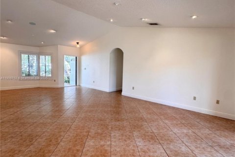 Villa ou maison à louer à Miami, Floride: 4 chambres, 177.26 m2 № 1966352 - photo 9