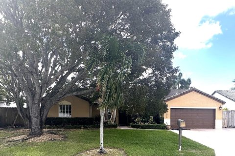 Villa ou maison à louer à Miami, Floride: 4 chambres, 177.26 m2 № 1966352 - photo 1