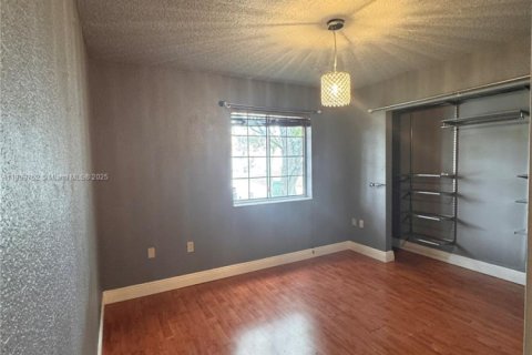 Villa ou maison à louer à Miami, Floride: 4 chambres, 177.26 m2 № 1966352 - photo 19