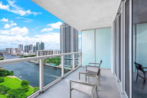 Condominio en venta en Hallandale Beach, Florida, 2 dormitorios, 95.5 m2 № 2028332 - foto 4