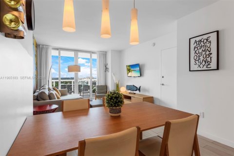 Condominio en venta en Hallandale Beach, Florida, 2 dormitorios, 95.5 m2 № 2028332 - foto 14