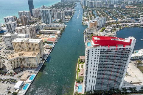 Condominio en venta en Hallandale Beach, Florida, 2 dormitorios, 95.5 m2 № 2028332 - foto 3