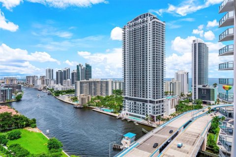 Condominio en venta en Hallandale Beach, Florida, 2 dormitorios, 95.5 m2 № 2028332 - foto 16