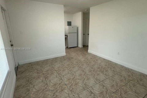 Villa ou maison à louer à Hollywood, Floride: 1 chambre № 2002162 - photo 4