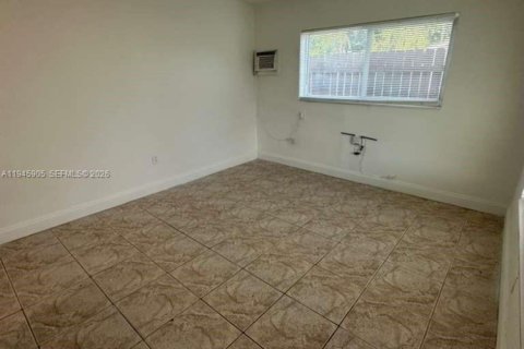 Villa ou maison à louer à Hollywood, Floride: 1 chambre № 2002162 - photo 2