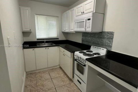 Villa ou maison à louer à Hollywood, Floride: 1 chambre № 2002162 - photo 5