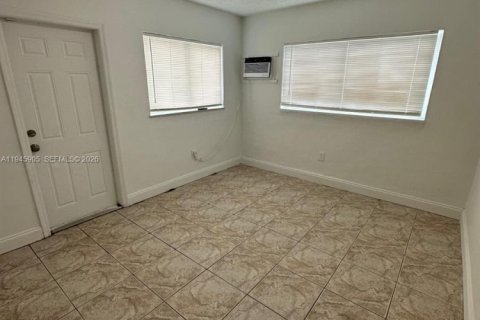 Villa ou maison à louer à Hollywood, Floride: 1 chambre № 2002162 - photo 8