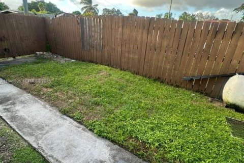 Villa ou maison à louer à Hollywood, Floride: 1 chambre № 2002162 - photo 10