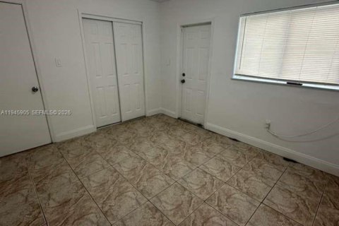 Villa ou maison à louer à Hollywood, Floride: 1 chambre № 2002162 - photo 7