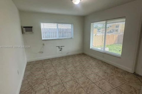 Villa ou maison à louer à Hollywood, Floride: 1 chambre № 2002162 - photo 3