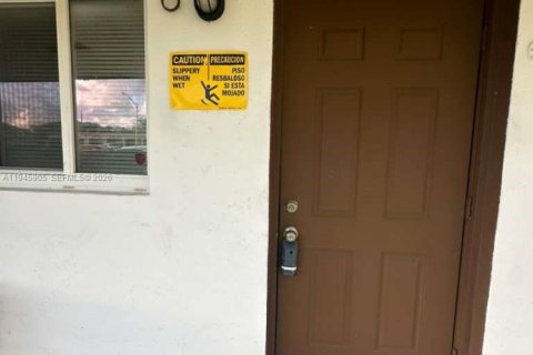 Villa ou maison à Hollywood, Floride 1 chambre № 2002162