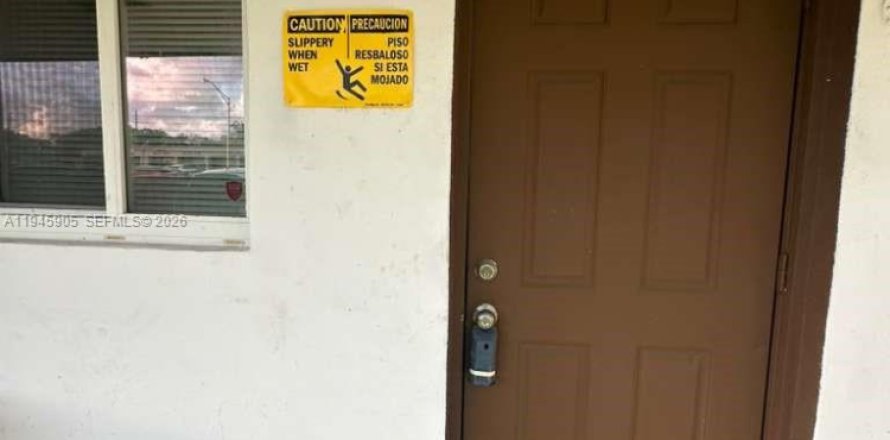 Villa ou maison à Hollywood, Floride 1 chambre № 2002162