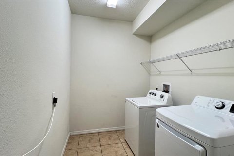 Casa en venta en Kissimmee, Florida, 9 dormitorios, 407.93 m2 № 2221504 - foto 18
