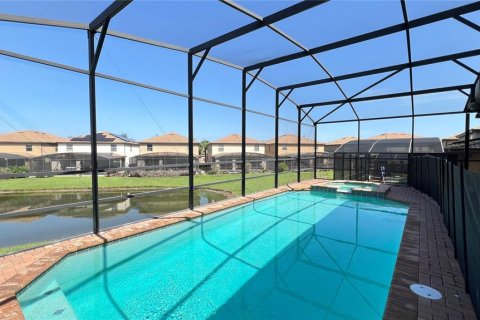 Casa en venta en Kissimmee, Florida, 9 dormitorios, 407.93 m2 № 2221504 - foto 10