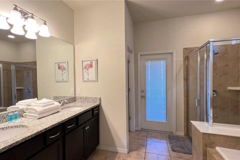 Casa en venta en Kissimmee, Florida, 9 dormitorios, 407.93 m2 № 2221504 - foto 30