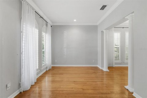 House in Tampa, Florida 3 bedrooms, 191.19 sq.m. № 2210260 - photo 5