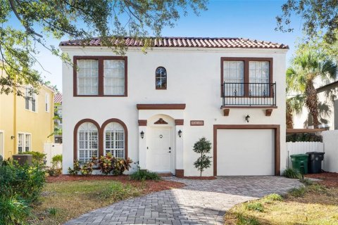 House in Tampa, Florida 3 bedrooms, 191.19 sq.m. № 2210260