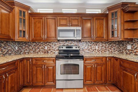 House in Tampa, Florida 3 bedrooms, 191.19 sq.m. № 2210260 - photo 14