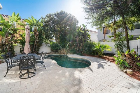 House in Tampa, Florida 3 bedrooms, 191.19 sq.m. № 2210260 - photo 26