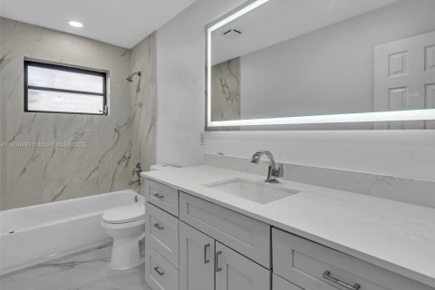 House in Miami Gardens, Florida 6 bedrooms, 206.43 sq.m. № 1819797 - photo 13