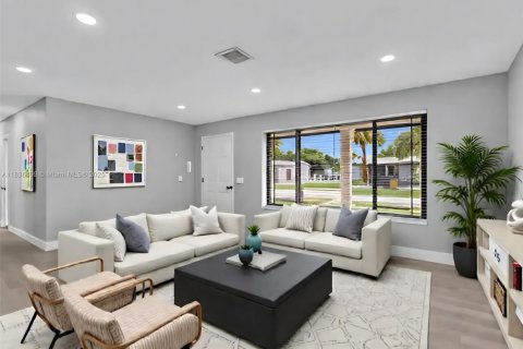 House in Miami Gardens, Florida 6 bedrooms, 206.43 sq.m. № 1819797 - photo 1