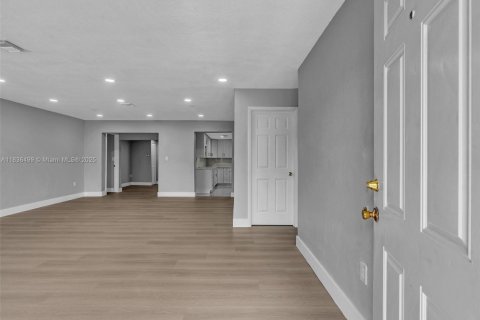 House in Miami Gardens, Florida 6 bedrooms, 206.43 sq.m. № 1819797 - photo 18