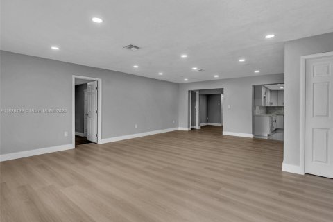 House in Miami Gardens, Florida 6 bedrooms, 206.43 sq.m. № 1819797 - photo 19