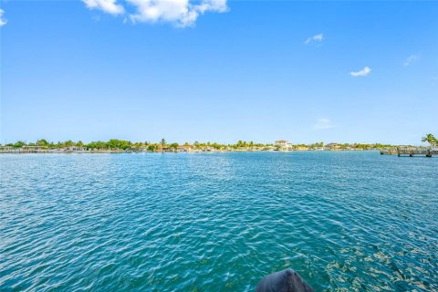 Adosado en venta en Treasure Island, Florida, 4 dormitorios, 252.04 m2 № 2127761 - foto 4