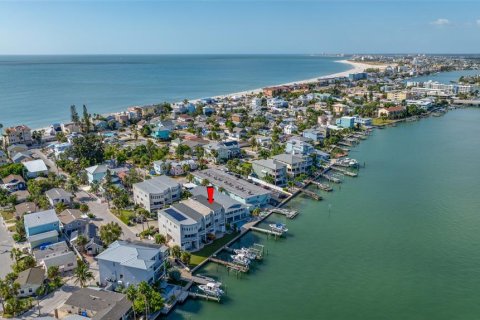 Adosado en venta en Treasure Island, Florida, 4 dormitorios, 252.04 m2 № 2127761 - foto 3
