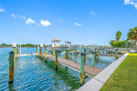 Adosado en venta en Treasure Island, Florida, 4 dormitorios, 252.04 m2 № 2127761 - foto 5