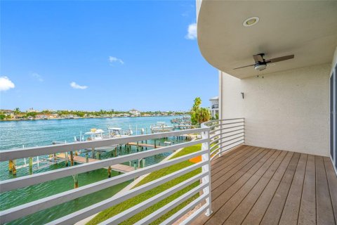 Adosado en venta en Treasure Island, Florida, 4 dormitorios, 252.04 m2 № 2127761 - foto 15